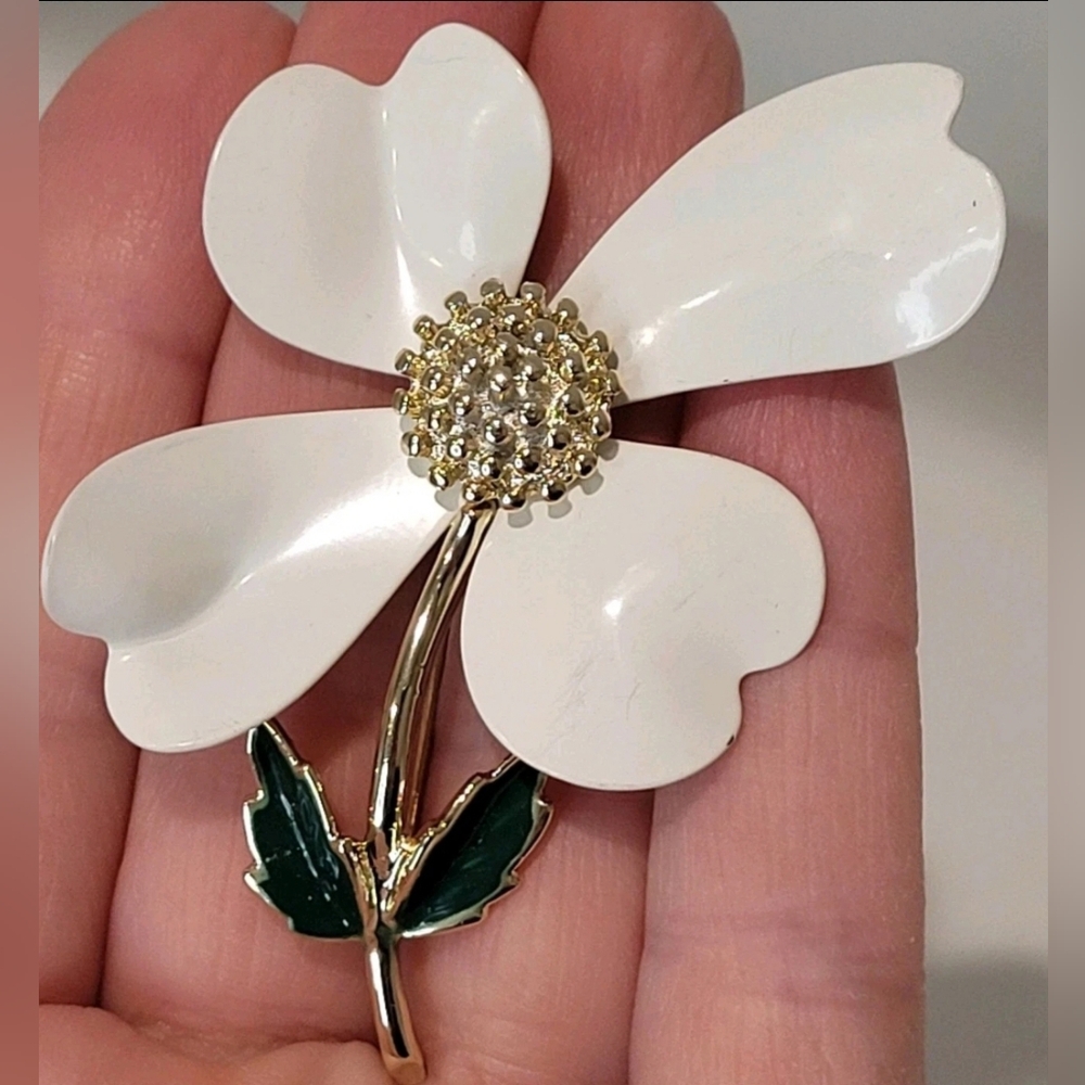 Sarah Coventry White Enamel Flower Pin with Green Leaves
